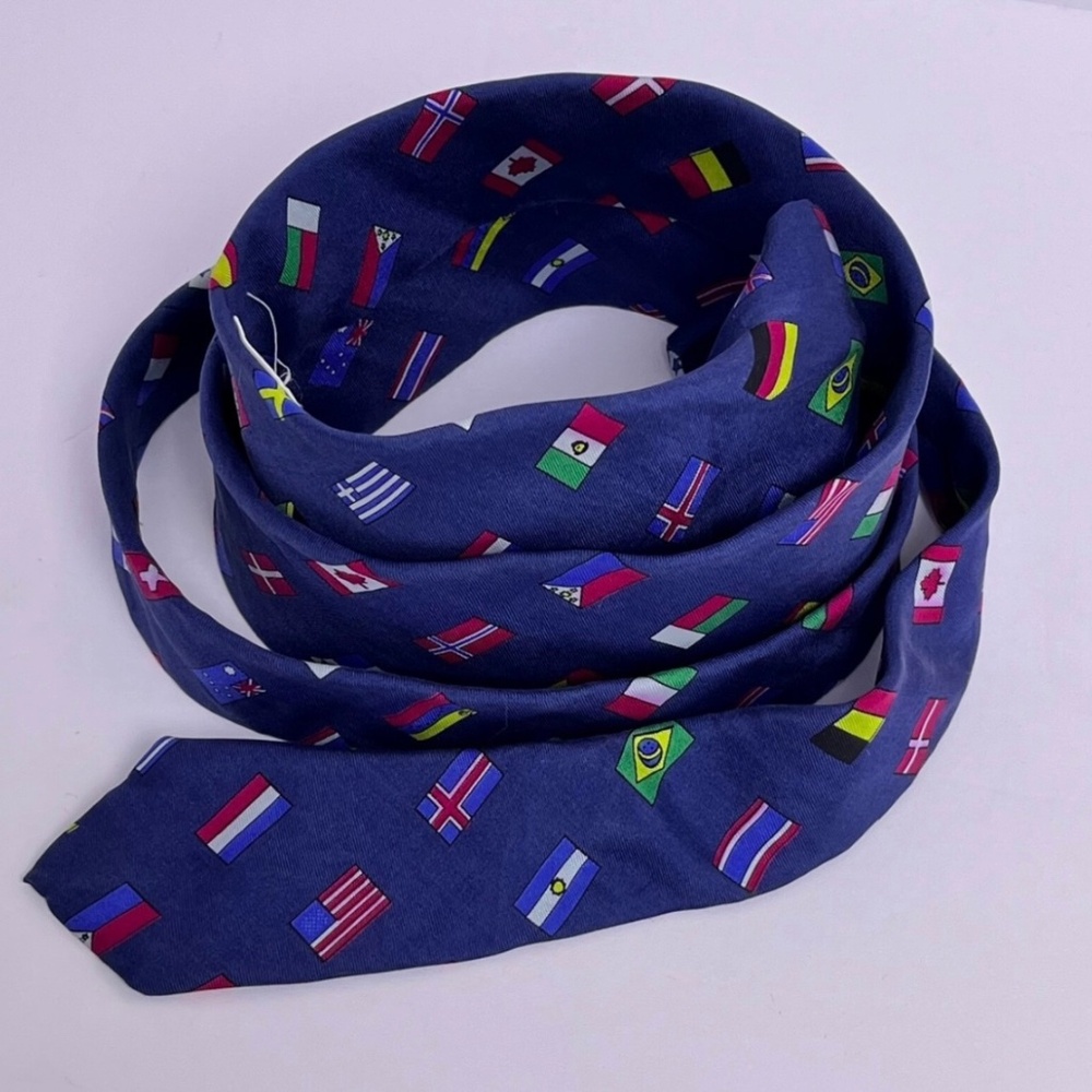 Vintage Chipp Silk Tie Navy Blue w/ International‎ Flags 2.63"x55.13" Unique